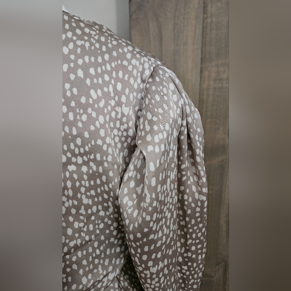 EXPRESS Satin Polka Dot Print V Neck Puff Sleeve Wrap Tie Blouse.Taupe/white.XS - Picture 6 of 13